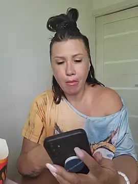 Stripchat Sex Cam of ROXOLANAA_SEXY