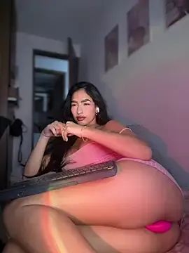 Stripchat Free Porn Cam of DulceLenns
