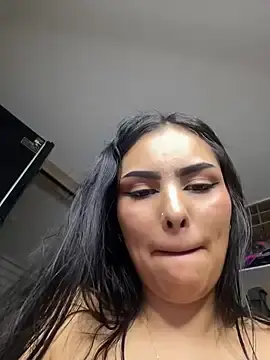 Stripchat Sex Cam of Maddy_Rouse_