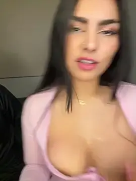 Stripchat Free Live Porn of Maddy_Rouse_