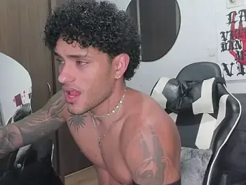 Stripchat Live Sex Cam of Alessandro_Vanni