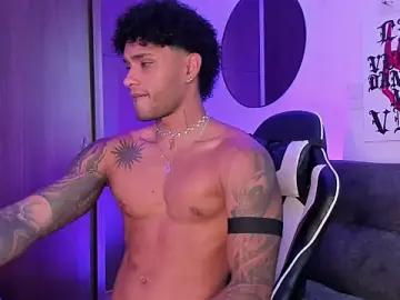 Stripchat Free Porn Cam of Alessandro_Vanni