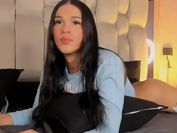 Stripchat Live Sex Cam of Isa_Little_Star