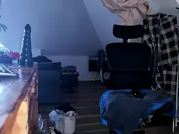 Stripchat Best live sex cam show of twinkish_90