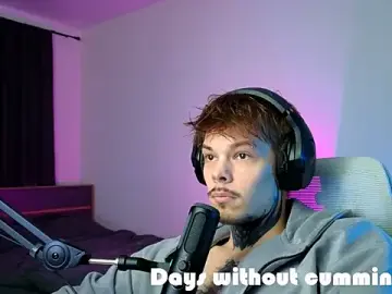 Stripchat Free Porn Cam of DENIS_HERE