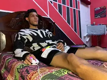 Stripchat Watch Live Sex Cams of tanned_boy