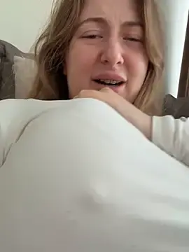 Stripchat Live Sex Cam of curvyflawless