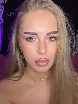 Stripchat Adult Video Chat of AubrieleRouj1