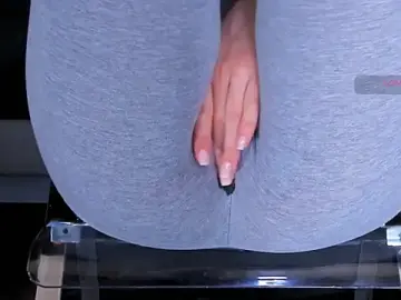 Stripchat Live Sex Cam of Cameltoe_squirt_inPants