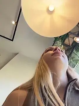 Stripchat Watch Live Sex Cams of SashaCatt