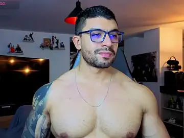 Stripchat Sex Cam of Michael_Diamond