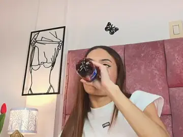 Stripchat Free Porn Cam of NicolMiller4