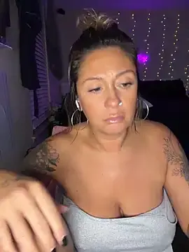 Stripchat Sex Cam of bossyroxy84