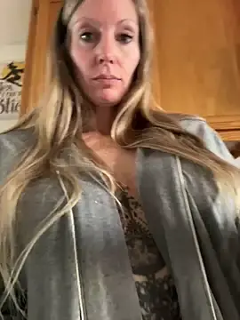 Stripchat Sex Cam of ItsDanniG