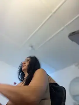 Stripchat Sex Cam of Lia_flowers