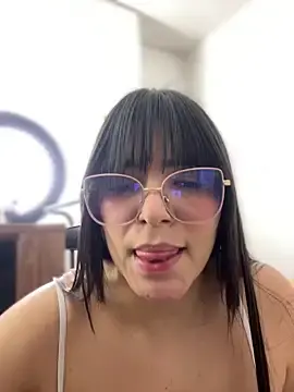 Stripchat Live Sex Cam of Lia_flowers