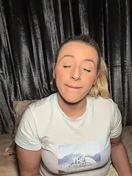 Stripchat Live Sex Cam of Strongqueen