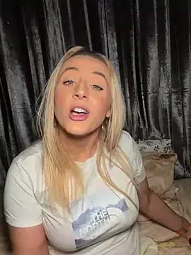 Stripchat Live Sex Cam of Strongqueen