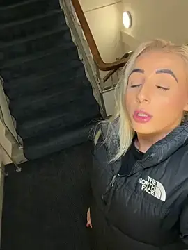 Stripchat Free Porn Cam of Strongqueen