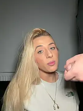 Stripchat Watch Live Sex Cams of Strongqueen