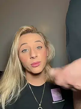 Stripchat Free Live Porn of Strongqueen