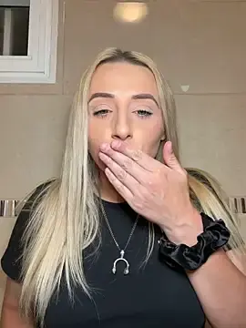 Stripchat Free Live Porn of Strongqueen