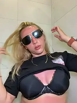 Stripchat Free Porn Cam of Strongqueen