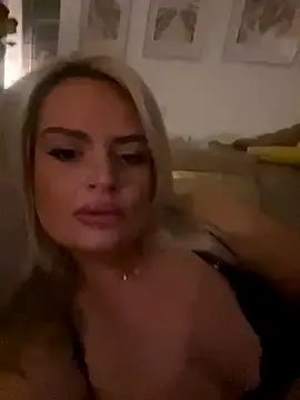 Stripchat Adult Webcam of Seductive-SkyeXXX