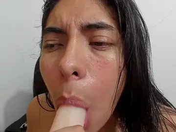 Stripchat Free Porn Cam of emilysex_118