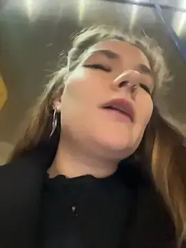 Stripchat Live Sex Cam of Holy_Tereza