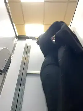 Stripchat Free Porn Cam of Holy_Tereza