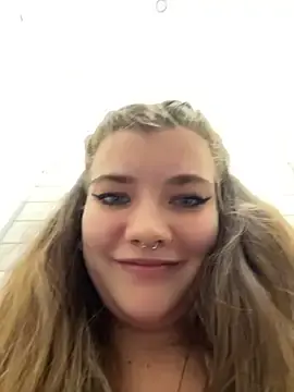 Stripchat Free Porn Cam of Holy_Tereza