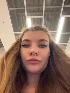 Stripchat Live Sex Cam of Holy_Tereza