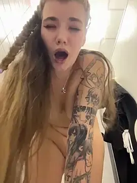 Stripchat Nude Webcam of Holy_Tereza