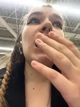 Stripchat Free Porn Cam of Holy_Tereza