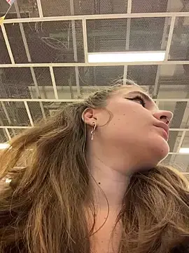 Stripchat Free Porn Cam of Holy_Tereza