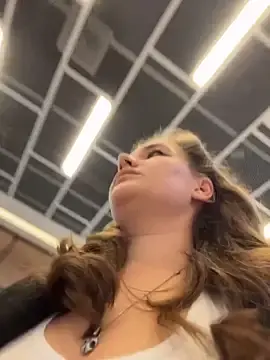 Stripchat Nude Webcam of Holy_Tereza