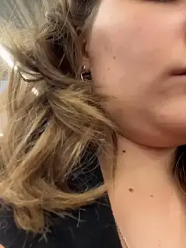 Stripchat Watch Live Sex Cams of Holy_Tereza