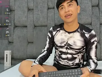 Stripchat Best Webcam of Tyler_os