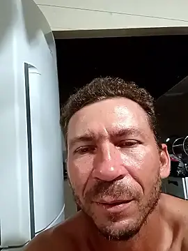 Stripchat Live Sex Cam of RobertoLuiz84