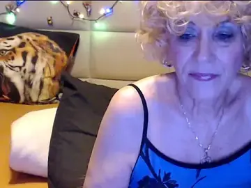 Stripchat Adult Webcam of HappyWomanOn