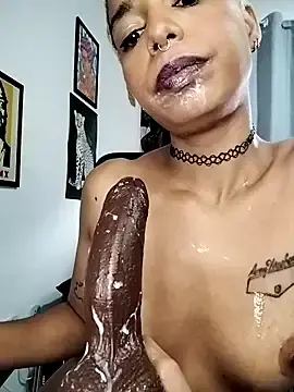 Stripchat Free Porn Cam of Helenoir