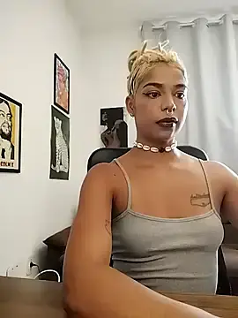 Stripchat Free Live Porn of Helenoir