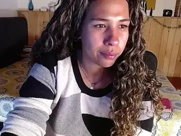 Stripchat Free Live Porn of IVONNE_COLLINS33