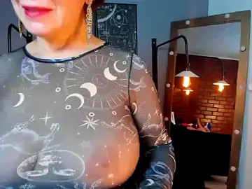 Stripchat Live Sex Cam of Samantha_mature56