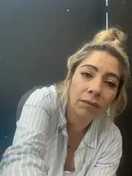 Stripchat Sex Cam of viktoria_davis_