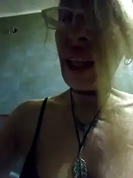 Stripchat Adult Webcams of FrozenWaffle