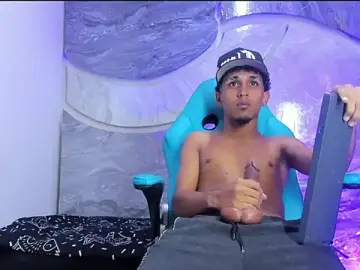 Stripchat Nude Webcam of luis_sex_boy