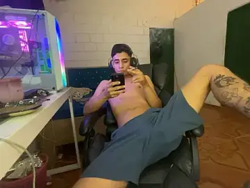 Stripchat Nude Webcam of Max_TheHorseDick