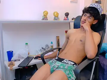 Stripchat Live Sex of Zayn_Fox32
